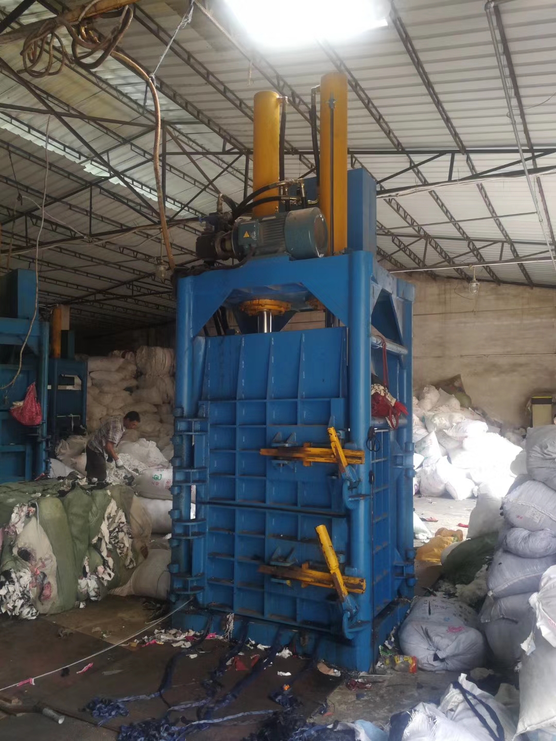 HLH- 立式液压打包机- 江阴市宏禄机械科技有限公司